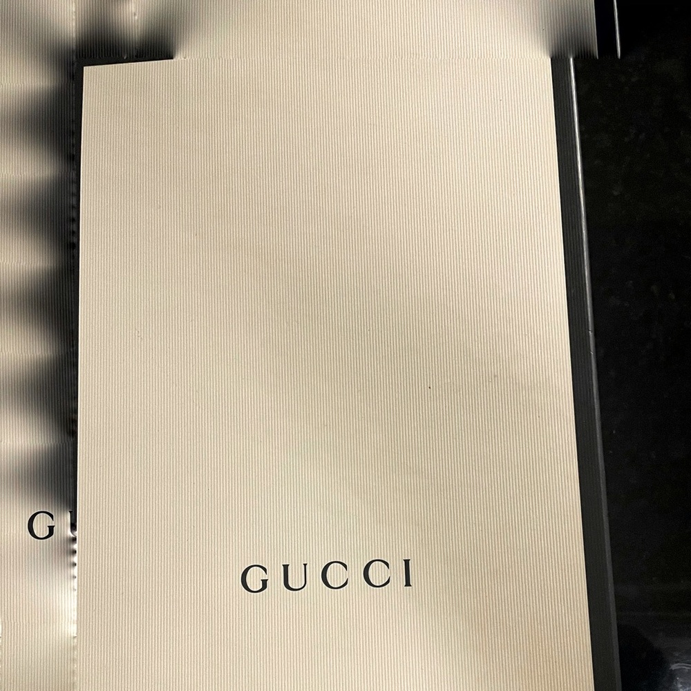 Women’s Leather (Sz 37.5) Gucci Sneaker